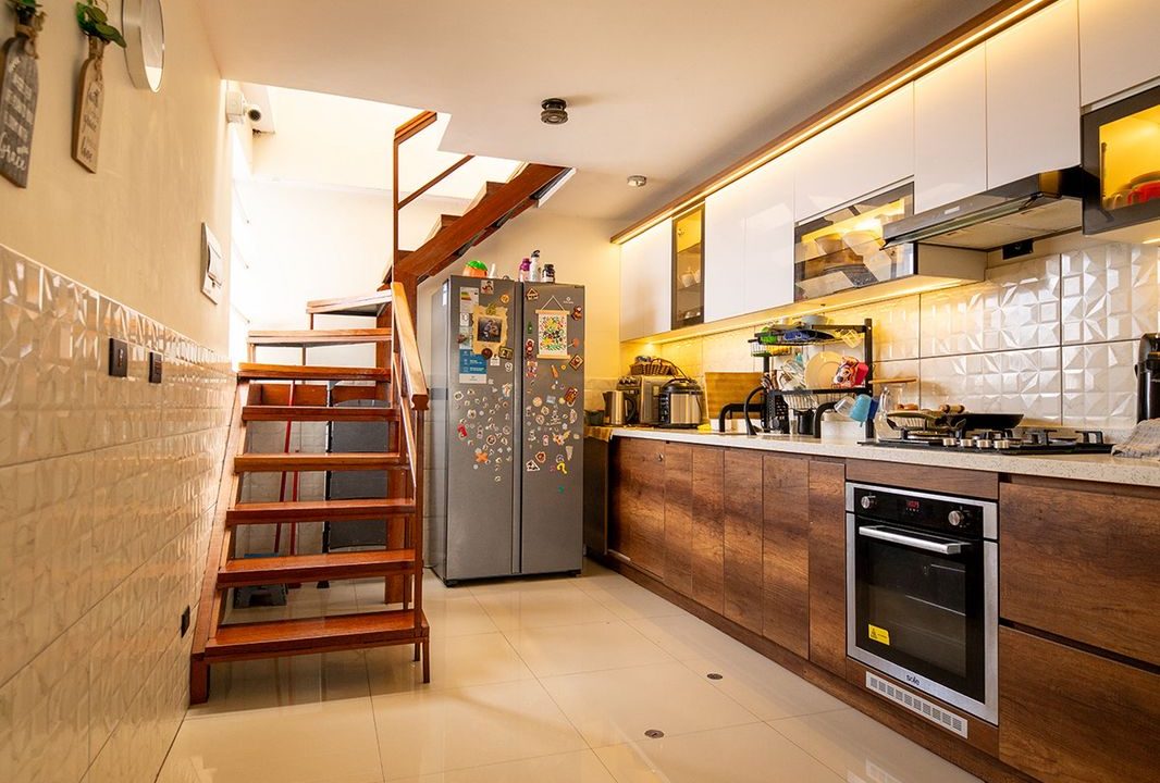 Cocina equipada del dúplex
