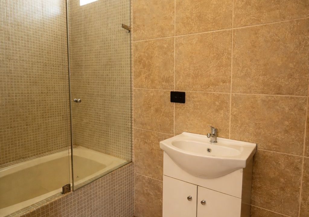 Baño completo del dúplex