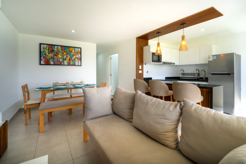 sala-comedor-casa-playa-condominio-kala.webp