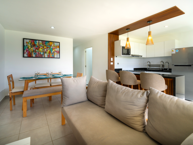 sala-comedor-casa-playa-condominio-kala.webp