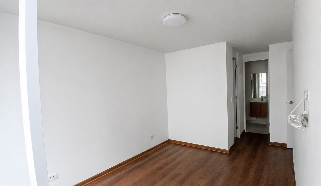 Dormitorio principal con baño privado y walking closet